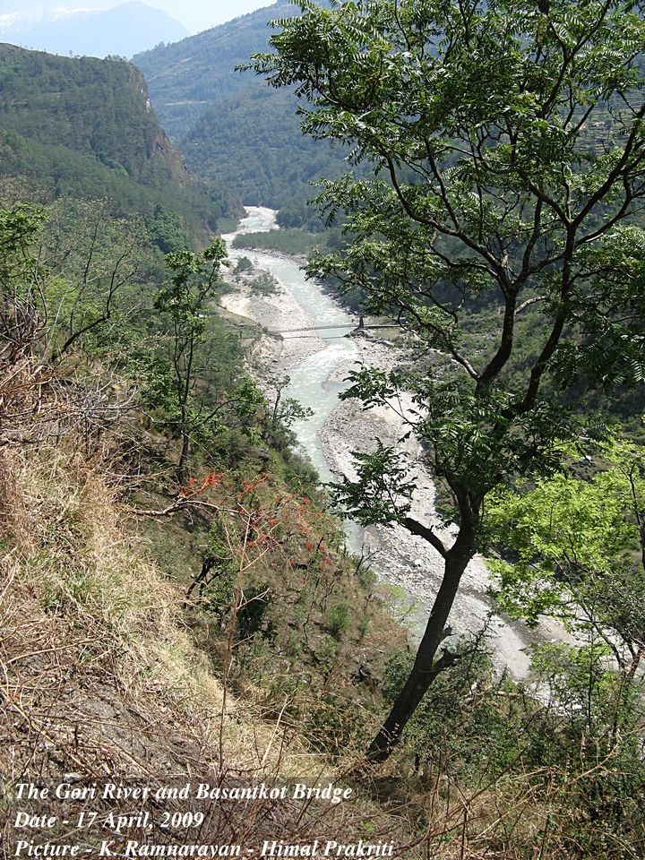 The Gori River and a suspension bridge at Basantkot, April 2009